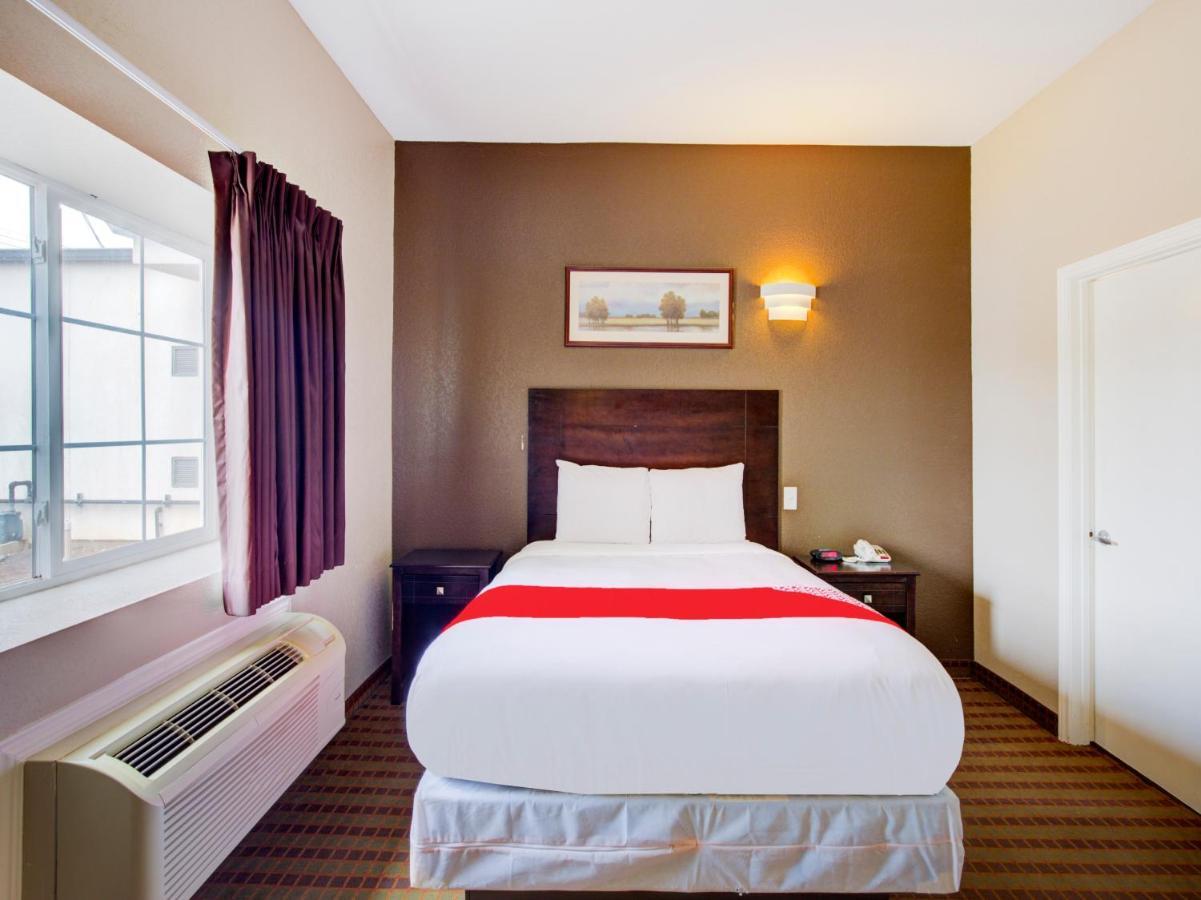 Hotel Dilley Grand Екстер'єр фото