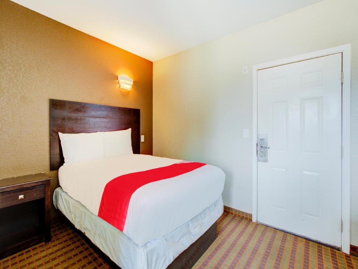 Hotel Dilley Grand Екстер'єр фото