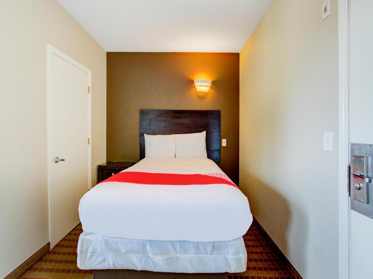 Hotel Dilley Grand Екстер'єр фото