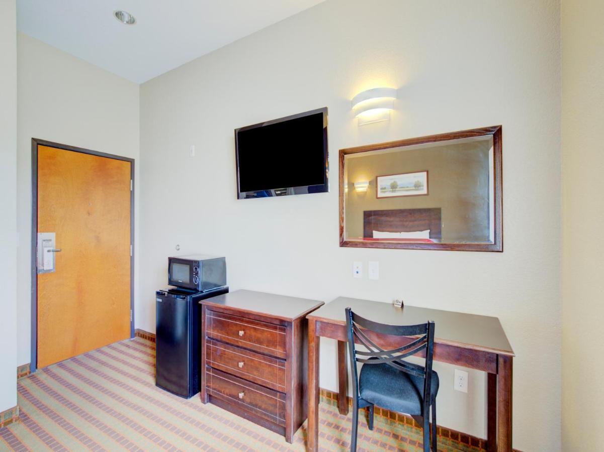 Hotel Dilley Grand Екстер'єр фото