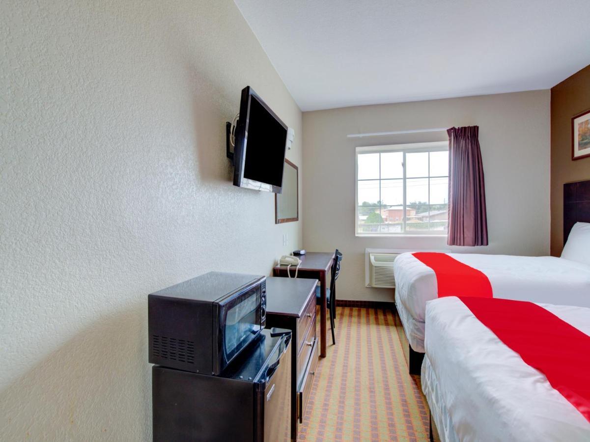 Hotel Dilley Grand Екстер'єр фото