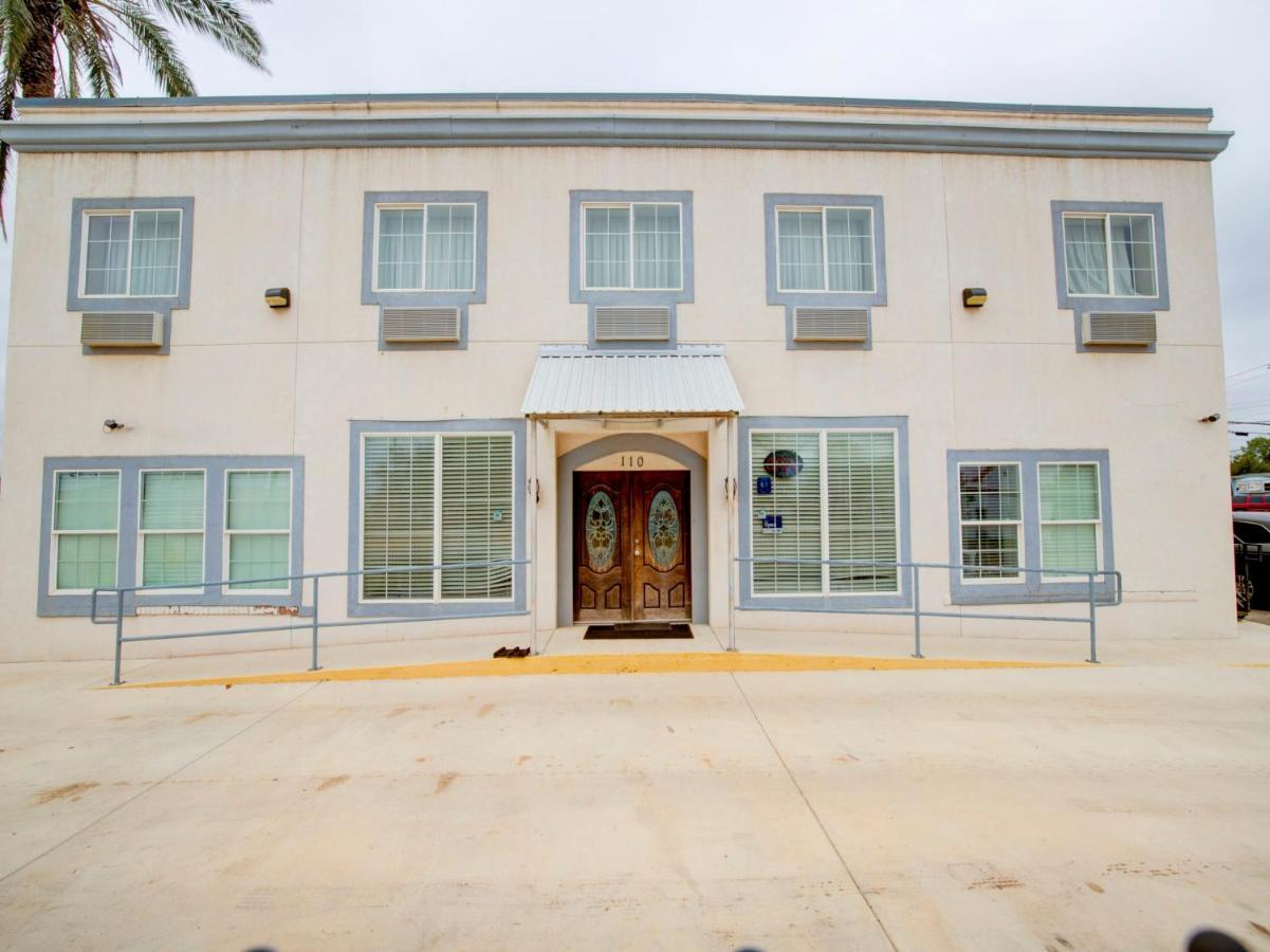 Hotel Dilley Grand Екстер'єр фото