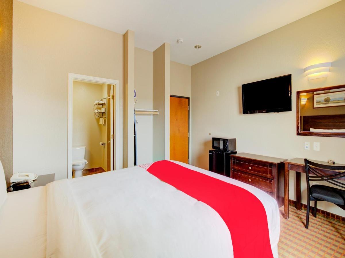 Hotel Dilley Grand Екстер'єр фото