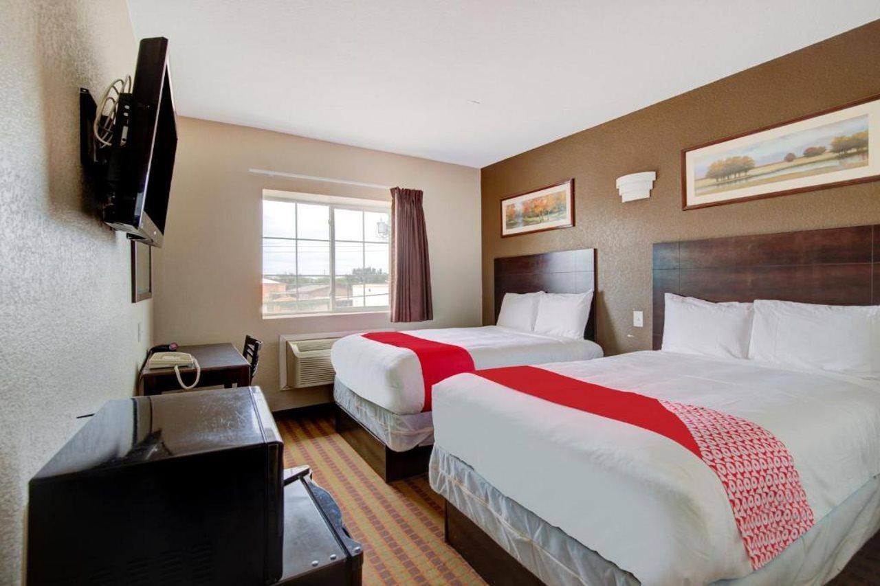 Hotel Dilley Grand Екстер'єр фото