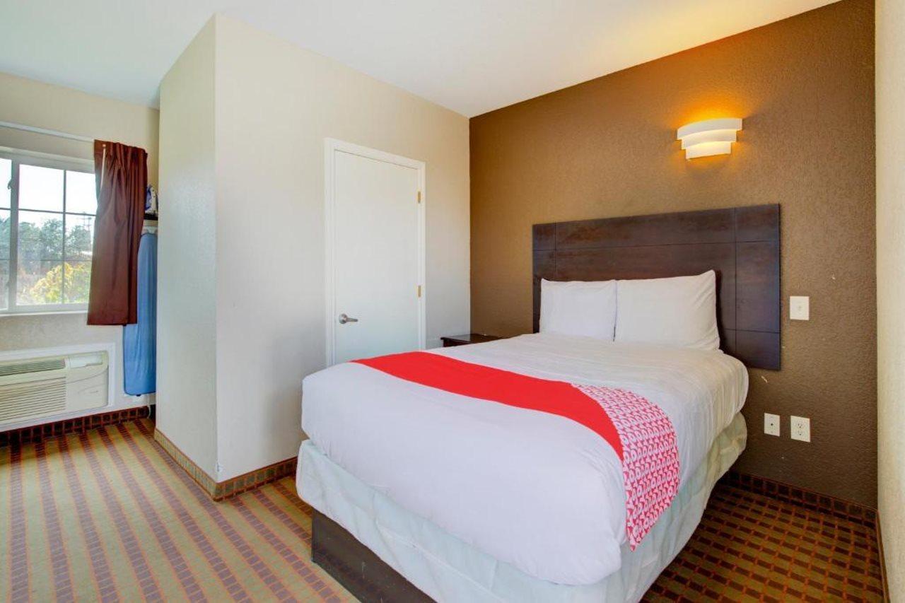 Hotel Dilley Grand Екстер'єр фото