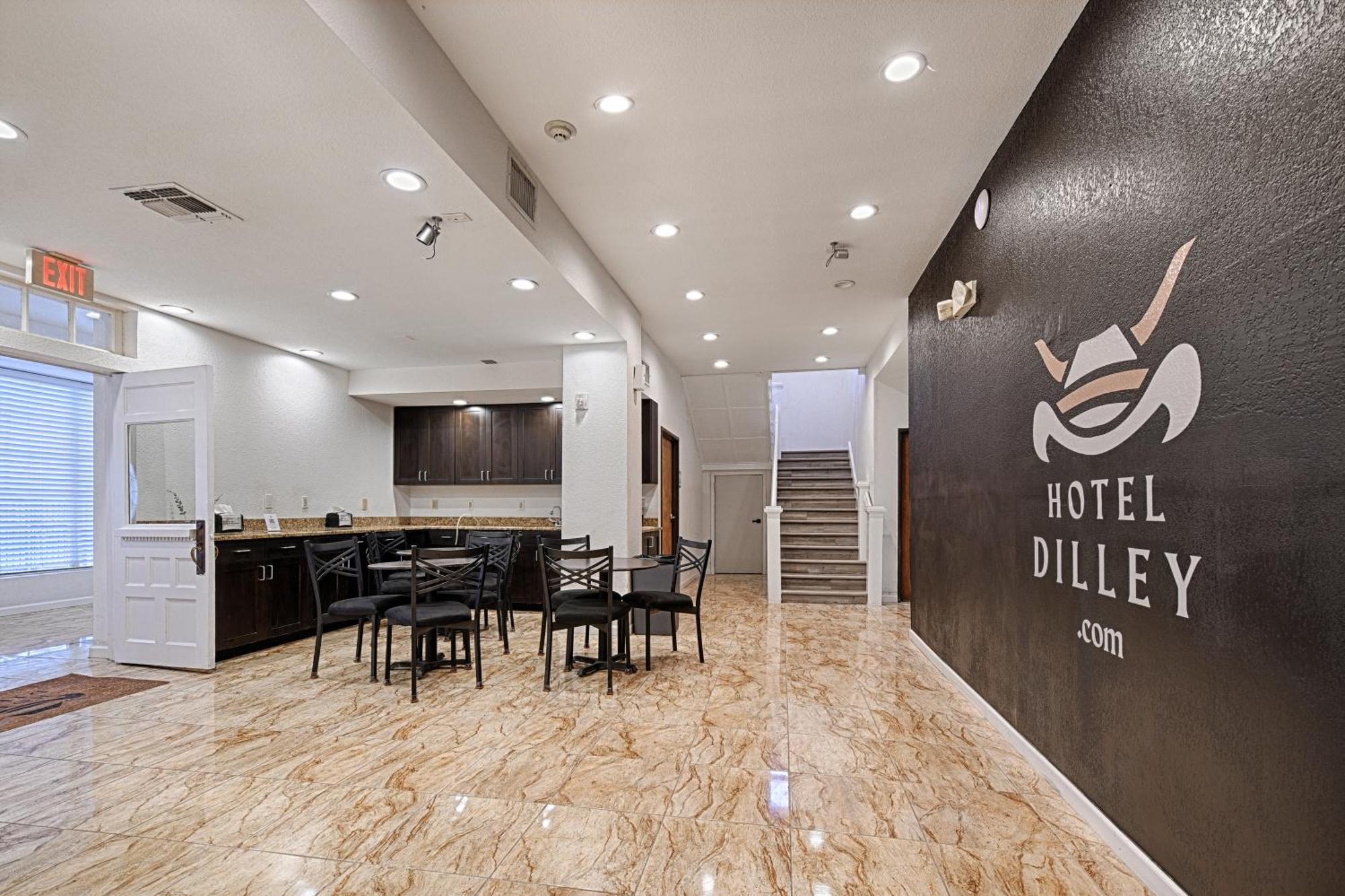Hotel Dilley Grand Екстер'єр фото