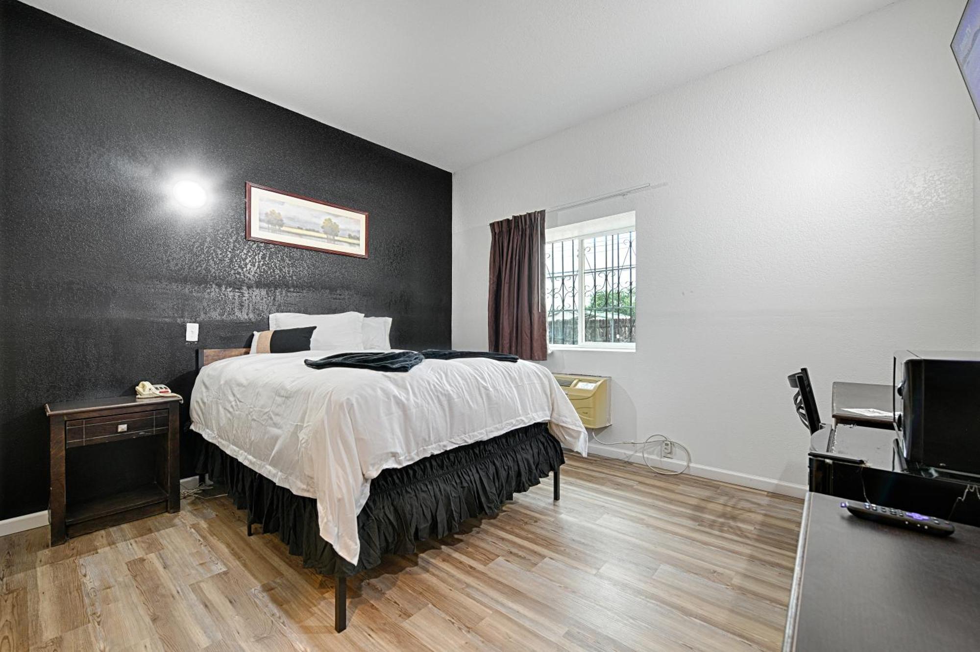 Hotel Dilley Grand Екстер'єр фото