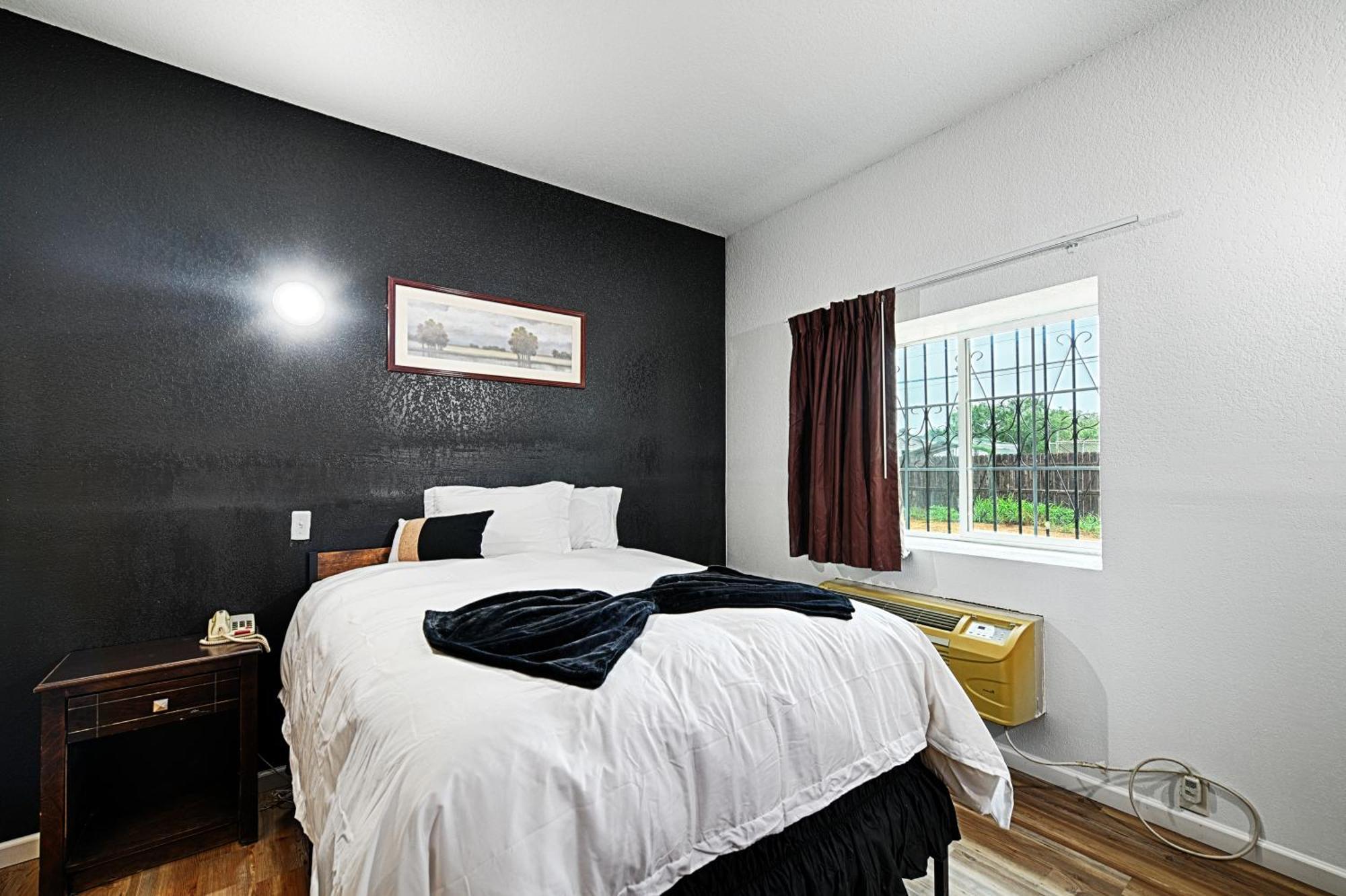 Hotel Dilley Grand Екстер'єр фото