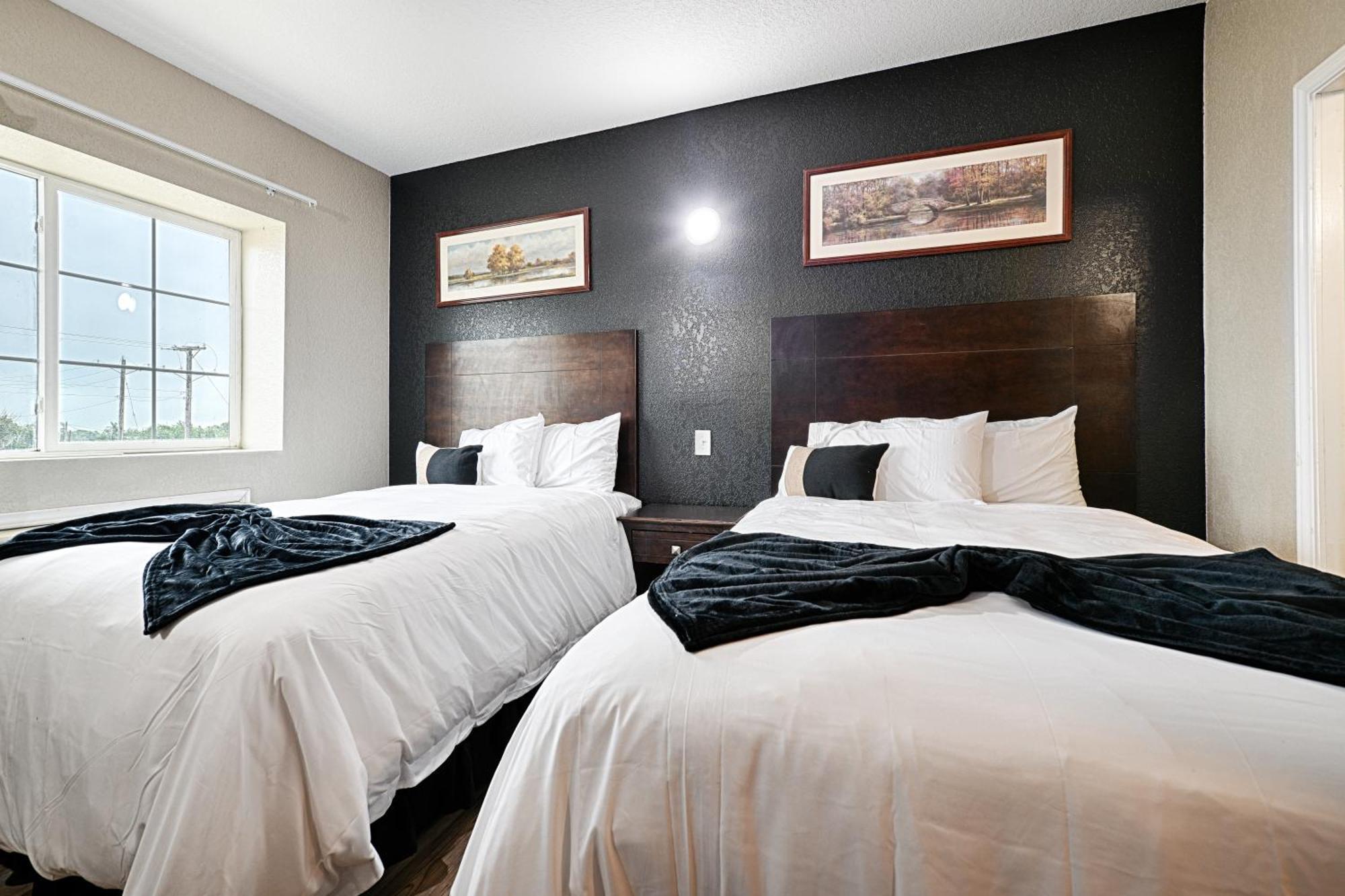 Hotel Dilley Grand Екстер'єр фото