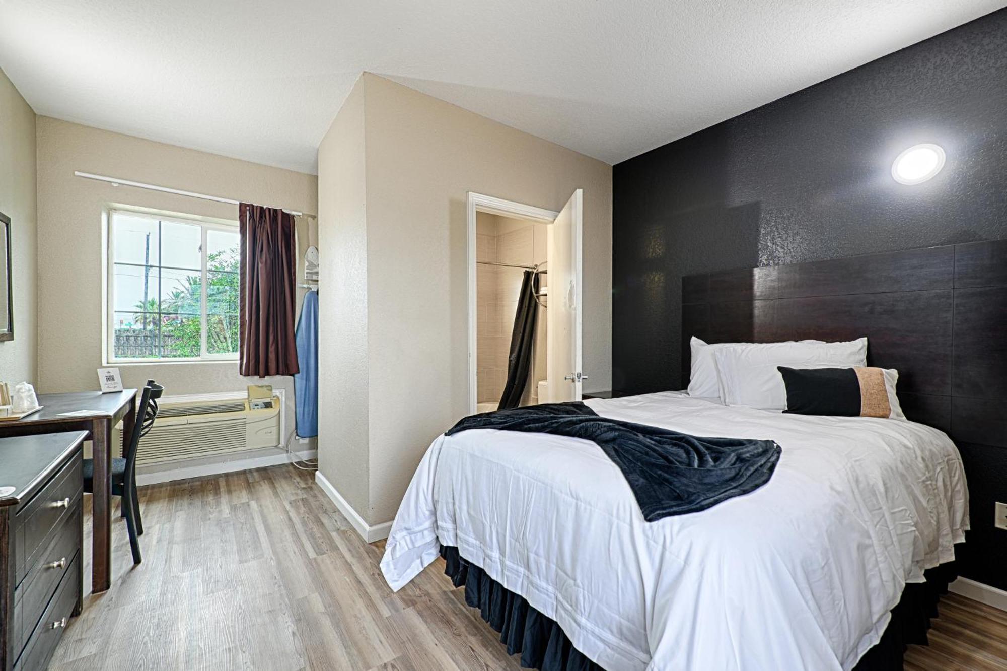 Hotel Dilley Grand Екстер'єр фото