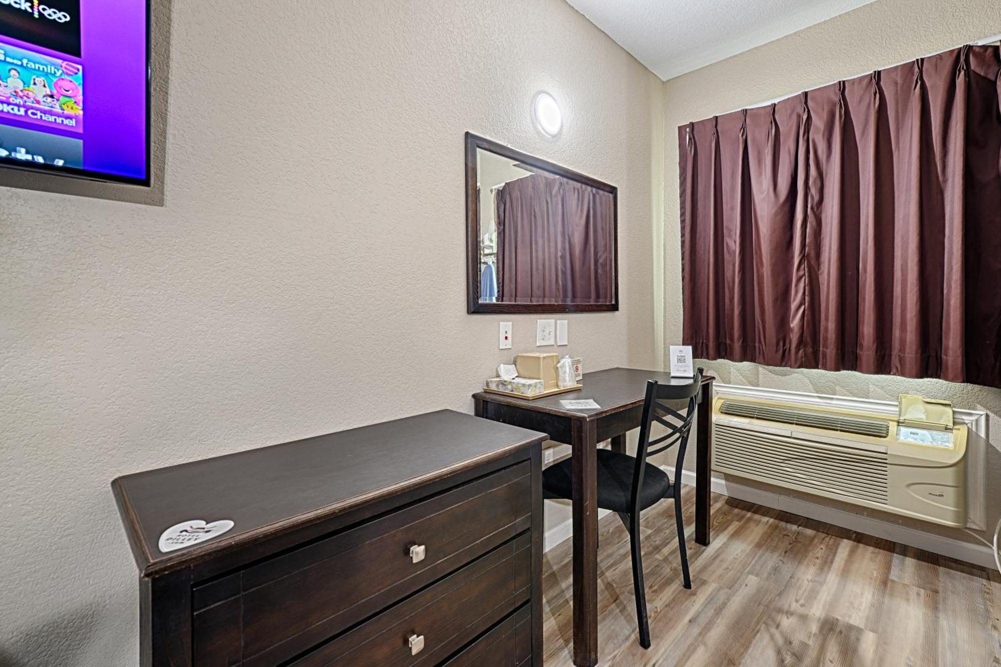 Hotel Dilley Grand Екстер'єр фото